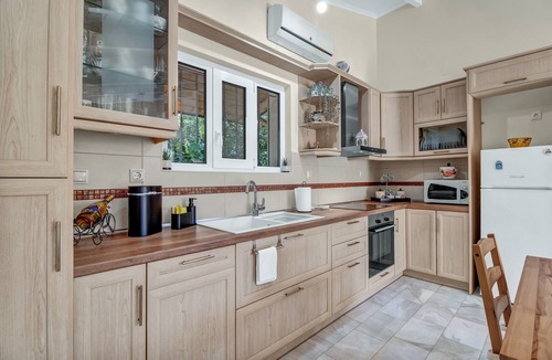 Kalligoni House | Holiday Home 'Stella's House' with Private Terrace, Wi-Fi and Air Conditioning