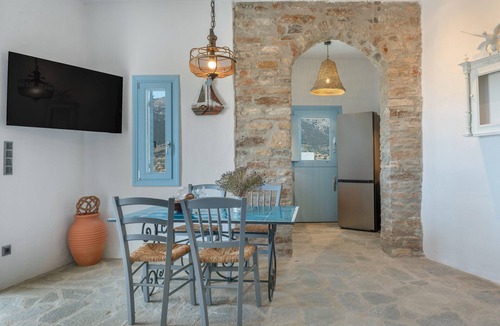 Sifnos House | Holiday Home 'Sylvia's Home' with Sea View, Wi-Fi and Air Conditioning