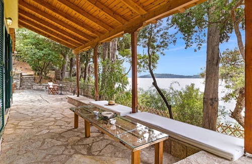 Perigiali House | Holiday Home 'The Sea Martin' with Sea View, Wi-Fi and Air Conditioning