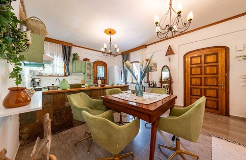 Lefkimmi House | Holiday Home 'Theodora' with Mountain View, Wi-Fi and Air Conditioning