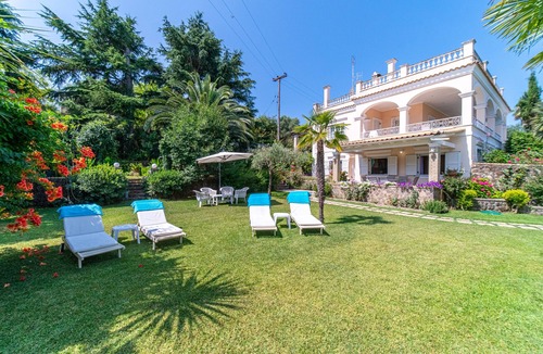 Gouvia House | Holiday Home 'Villa Atalanti' with Private Pool, Wi-Fi and Air Conditioning