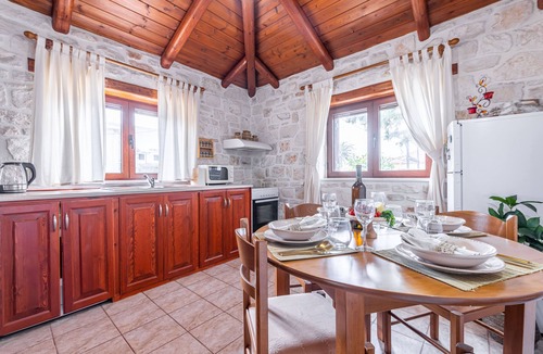 Kalamaki Cottage | Holiday House - 5 minutes from Kalamaki Beach
