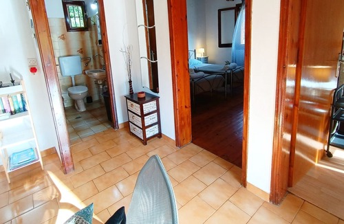 Pelekito House | Holiday house located in a green private estate full of olive trees
