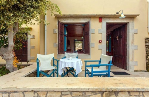 Douliana Apartment | Holiday house with a terrace and balcony