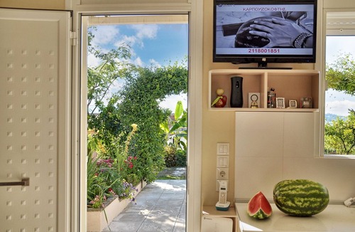 Perama House | Homerez - Charming House in Corfu with Lake View