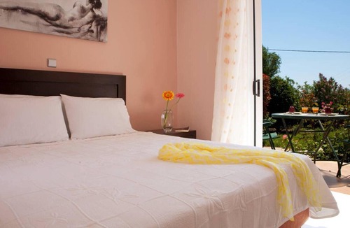 Evgiros Villa | Homerez - Spacious villa 2 km away from the beach for 6 ppl. with swimming-pool
