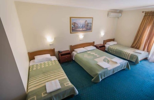 Doxato Bed & Breakfast | Hotel Alexandros-Family Quad Room