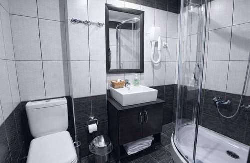 Menidion Bed & Breakfast | Hotel Delfini – Seaside Triple Room, Menidi