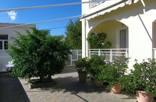 Agios Kirykos Hotel | Hotel Filioppi