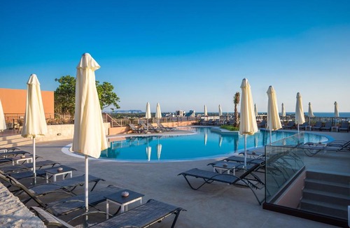 Piskopiano Hotel | Hotel Pyriá
