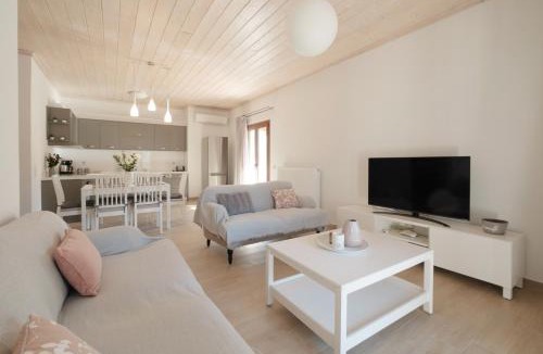 Afionas Apartment | House Belelis