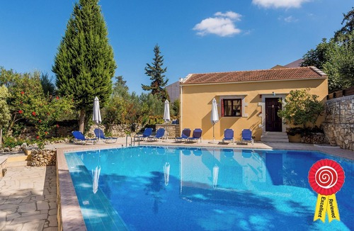 Douliana Condo | House in small village close to beaches