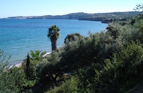 Kompi House | House Michalis Haikos two minutes walk to the beach Peroulia