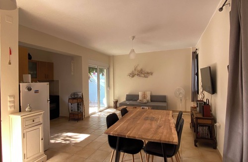 Kavallos House | House next to the lake, close to the sea: STO FANOU