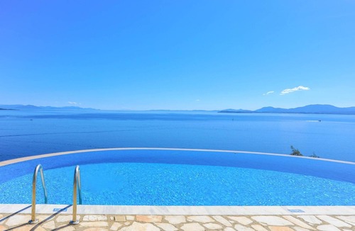 Katavolos Villa | House On The Rocks in Nisaki