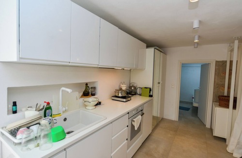 Hydra Apartment | Hydra studio with patio 250 meters up from port