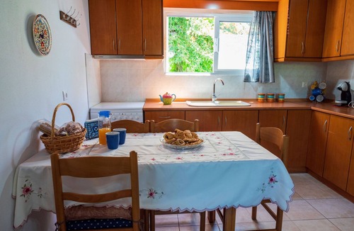 Kremasti House | Ibiscus Cottage in Paradisi near the Beach