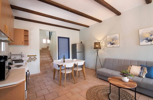 Ayioi Asomatoi House | Imagine your self sit out under the Greek sky