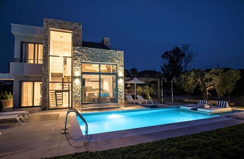 Pefkochori Villa | Incredible Halkidiki Villa | Villa Fredegar | 4 Bedrooms | Spacious