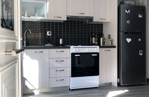 Mytilene House | Industrial Design Bungalow – 2 min to Center, Wifi