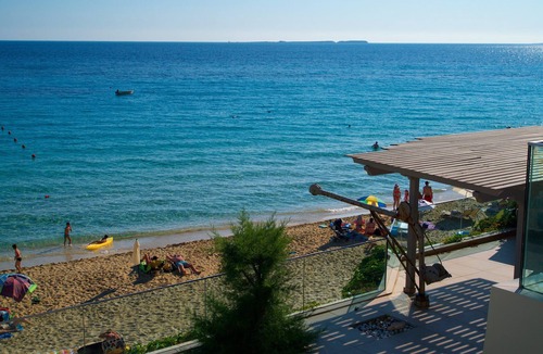 Lassi House | Infinity Beach House