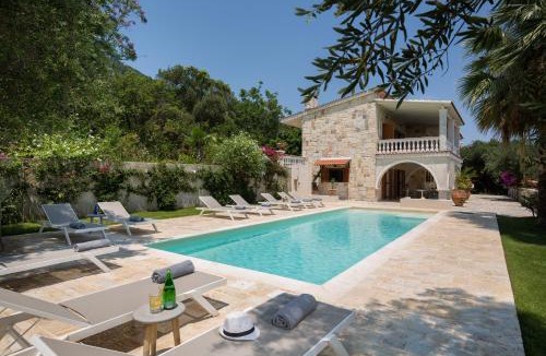 Benitses Villa | Ionian Garden Villas - Villa Pietra