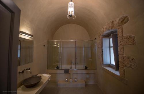 Omales Hotel | IPPOLA BOUTIQUE HOTEL