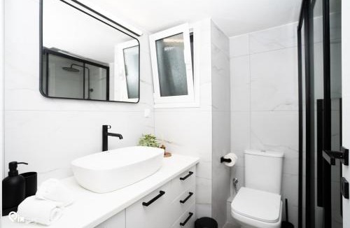 Peristeri Apartment | Irene's Home - Serene City Sanctuary in Athens
