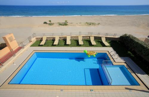 Rethymno Villa | Irida beachfront Villa for 12 steps to amenities