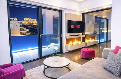 Gazi Apartment | Iris Penthouse: Luxury Acropolis View and Jacuzzi