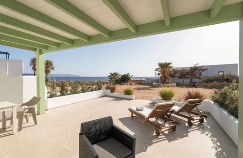 Logaras Apartment | Julia's Beach Studio, family-friendly by the sea, with XL terrace, sea panorama