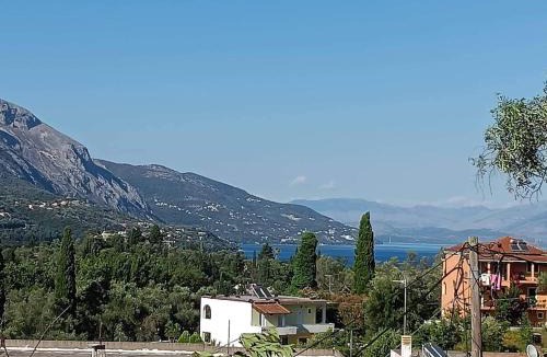 Kato Korakiana Apartment | Kalemi House, Spacious 2BR Home with Garden near Ipsos and Dassia