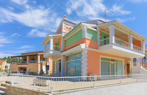 Kassiopi House | Kassiopi Home: Modern, Shared Pool, A/C, Wi Fi, near beach