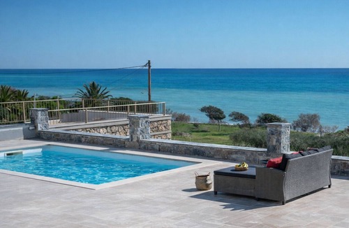 Viannos Villa | Kedros villa Dyo , next to the beach and near taverns