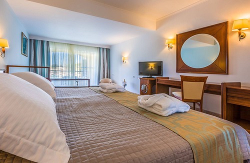 Psalidi Resort | Kipriotis Maris Suites by Anayia All Inclusive Resorts