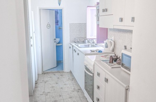 Pyrgou Dirou Ski Chalet | Kivotos Mani – Traditional Charm & Coastal Views