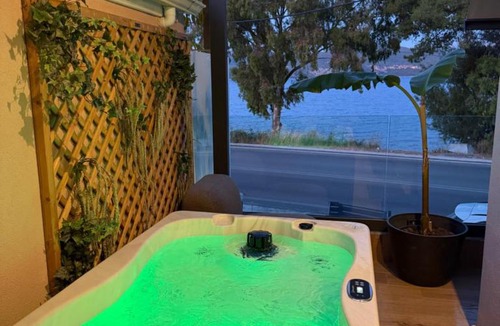 Episkopos Villa | KLA Luxury Boutique Villa with Pool & Jacuzzi by WESTBOOKING GR