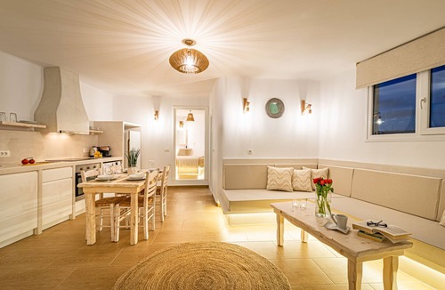 Vlychada Villa | Klimata House - Private Hot Tub Pool & BBQ Villa
