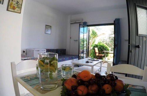 Kokkini Chani Apartment | Kokkini Hani Charming apartment 1 - 4 persons with garden, 100 m. from the sea.