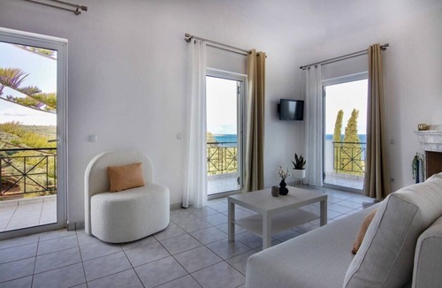 Pylos-Nestoras Apartment | Koroni Xenios Zeus-Seaview Summer Nest