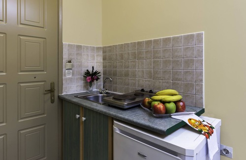 Alonia Apartment | Kozanos II Studio for 4, 150m from the beach!