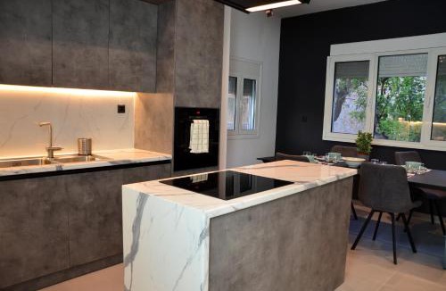 Alimos Apartment | "KREON" Riviera House - Spacious house by the sea
