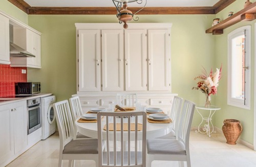 Akrotiri House | La Belle Villa - Family Retreat & Magnificent View