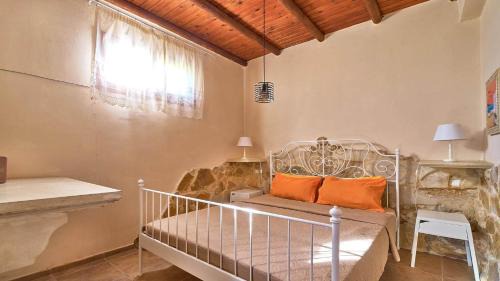 Moni Chrisoskalitissis House | La Irilia Residences & Retreat