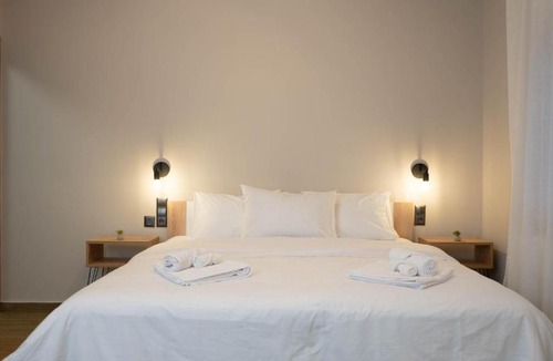 Vitoumas Apartment | "LaGo Village House" Family & Group Retreat near Meteora