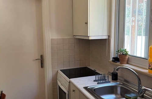 Kalyvia Thorikou House | Lagonisi Cozy House 1800m From Beaches Family Friendly Private Parking