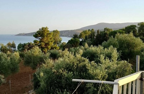 Pylos-Nestoras Apartment | Large, bright vacation apartment right by the sea