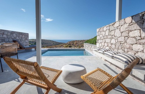 Milos Villa | Lavish Milos Suite | Apollo Heights Suite | Panoramic Views of Milos villages.