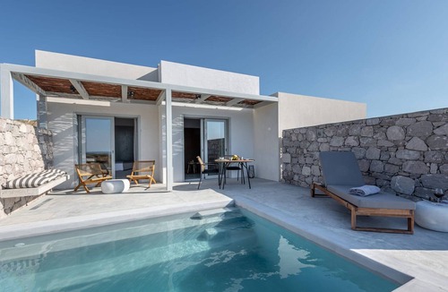 Milos Villa | Lavish Milos Suite | Apollo Heights Suite | Panoramic Views of Milos villages.