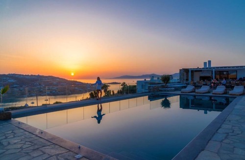 Glastros Bed & Breakfast | Le Ciel Suites & Villas